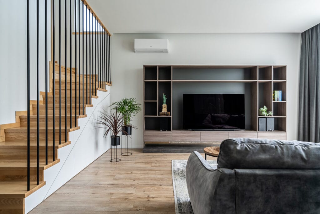 10_dvieju-aukstu-modernaus-namo-projektas-vilnius_skandinaviskas_interjeras_svetaine