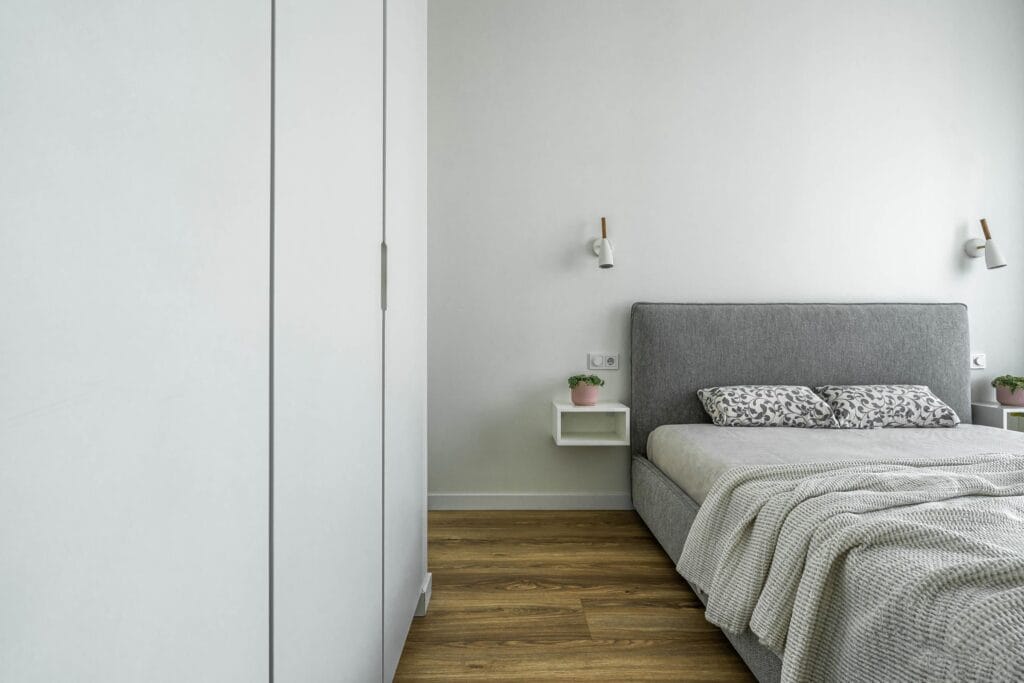 8_mazo_buto_interjeras_pilka_lova