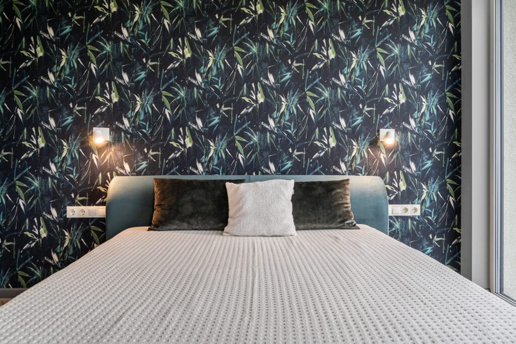 namo_miegamojo_interjeras_tapetas_lapai