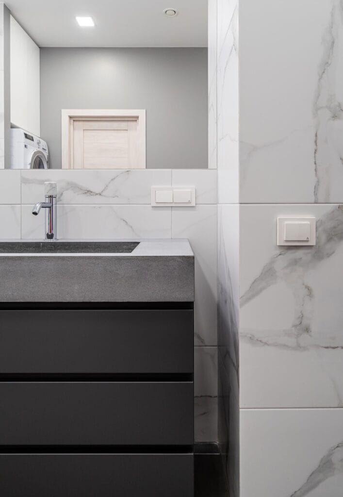 14_modernus_interjeras_betonas_vonioje