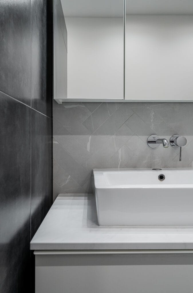 16_interjeras_plyteles_spalva